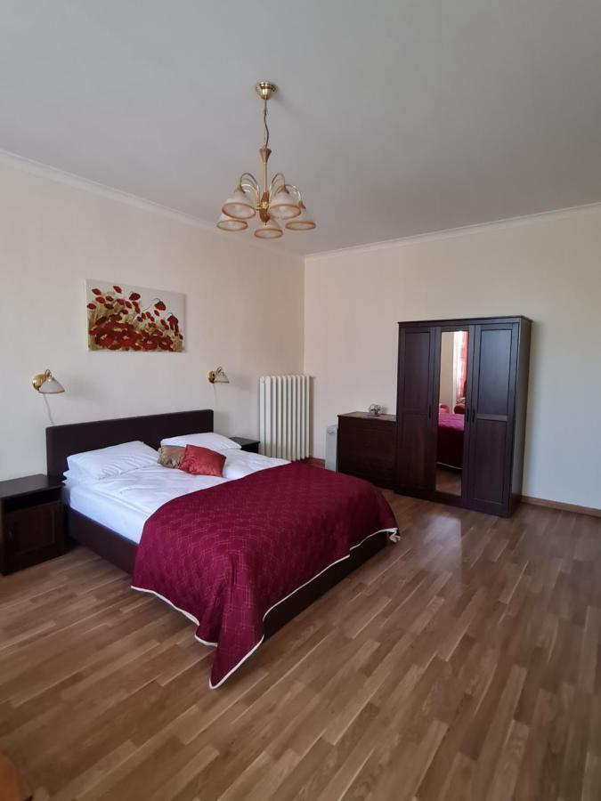 Lacplesa Central Apartments Riga Luaran gambar