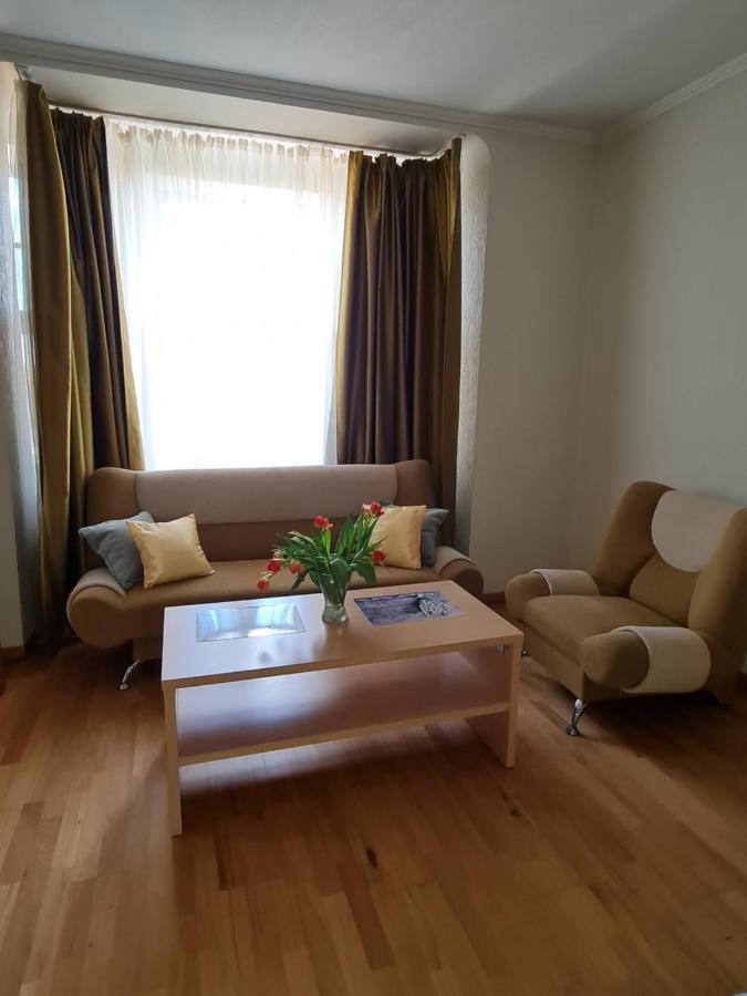 Lacplesa Central Apartments Riga Luaran gambar