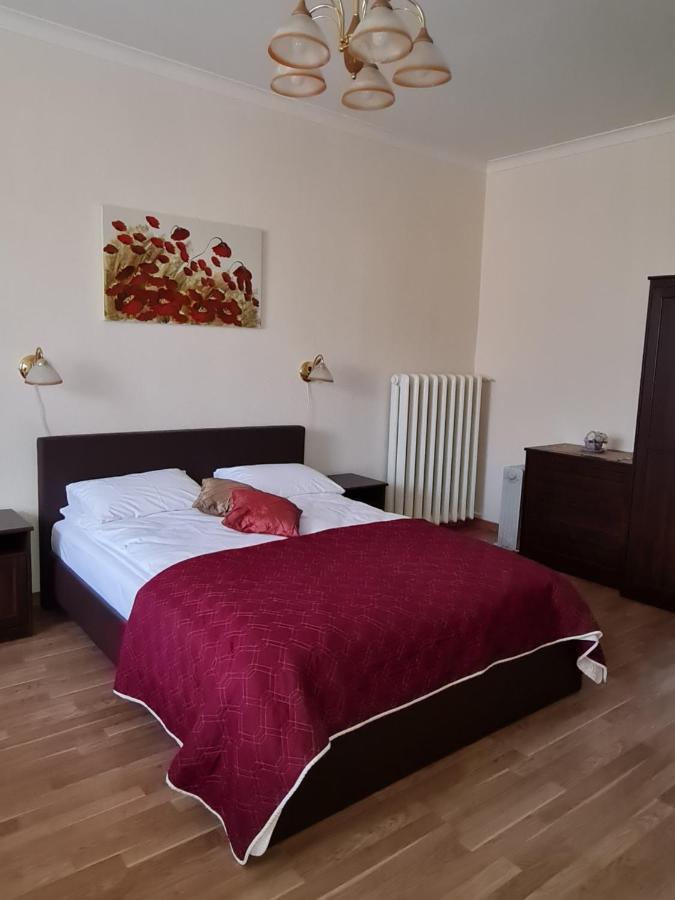 Lacplesa Central Apartments Riga Luaran gambar