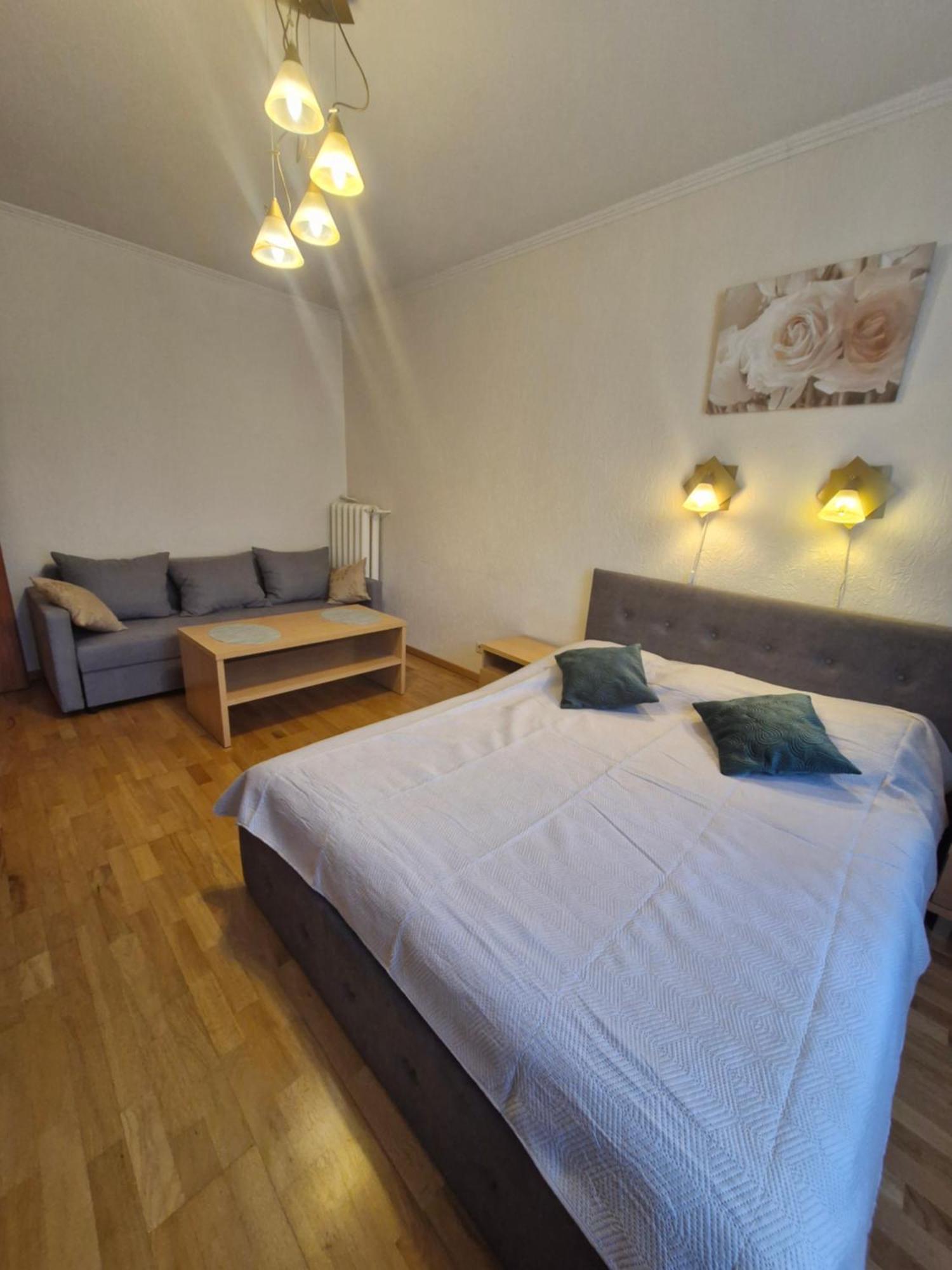 Lacplesa Central Apartments Riga Luaran gambar