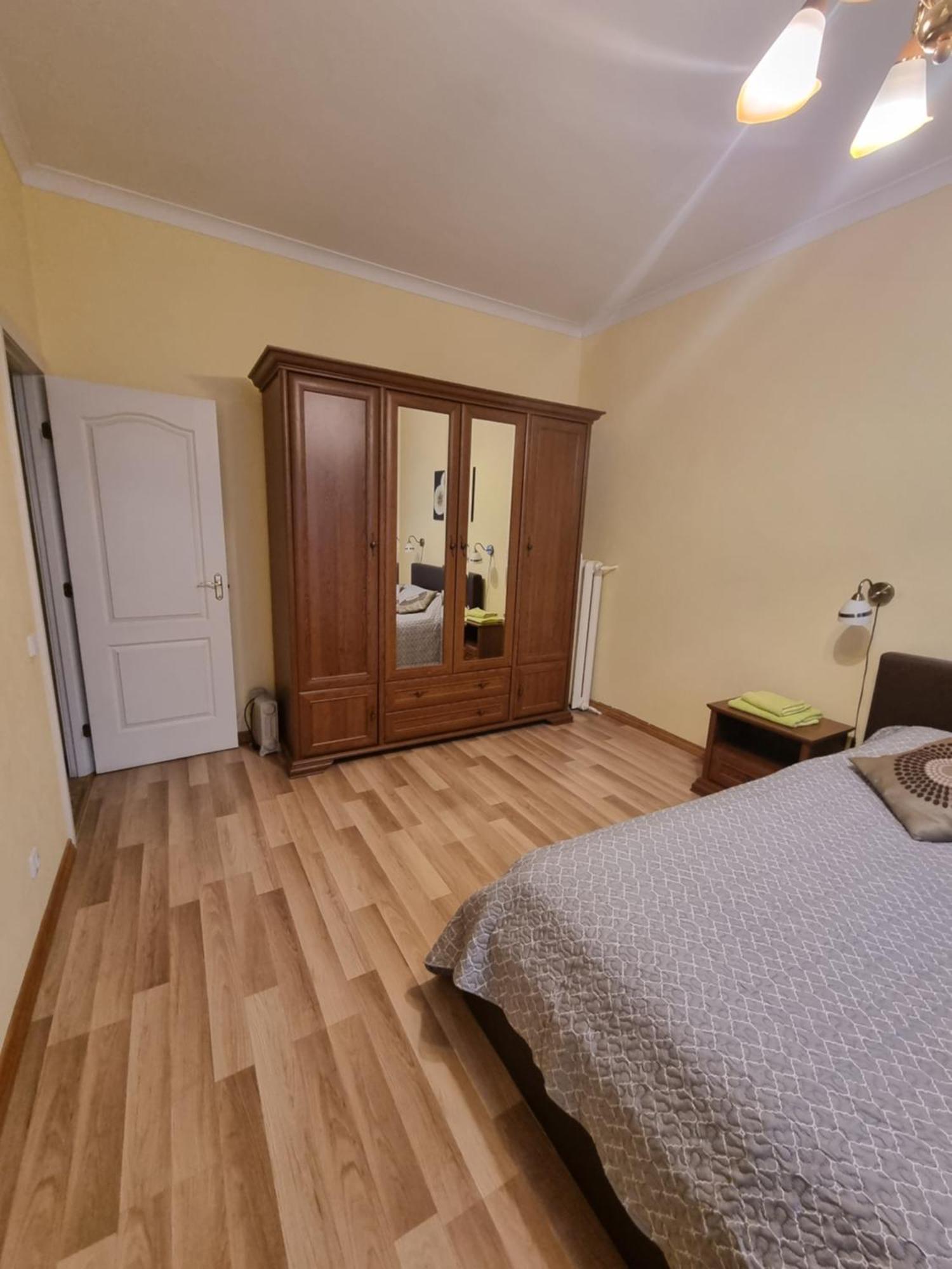 Lacplesa Central Apartments Riga Luaran gambar